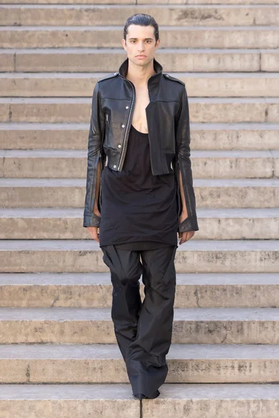 Look 24